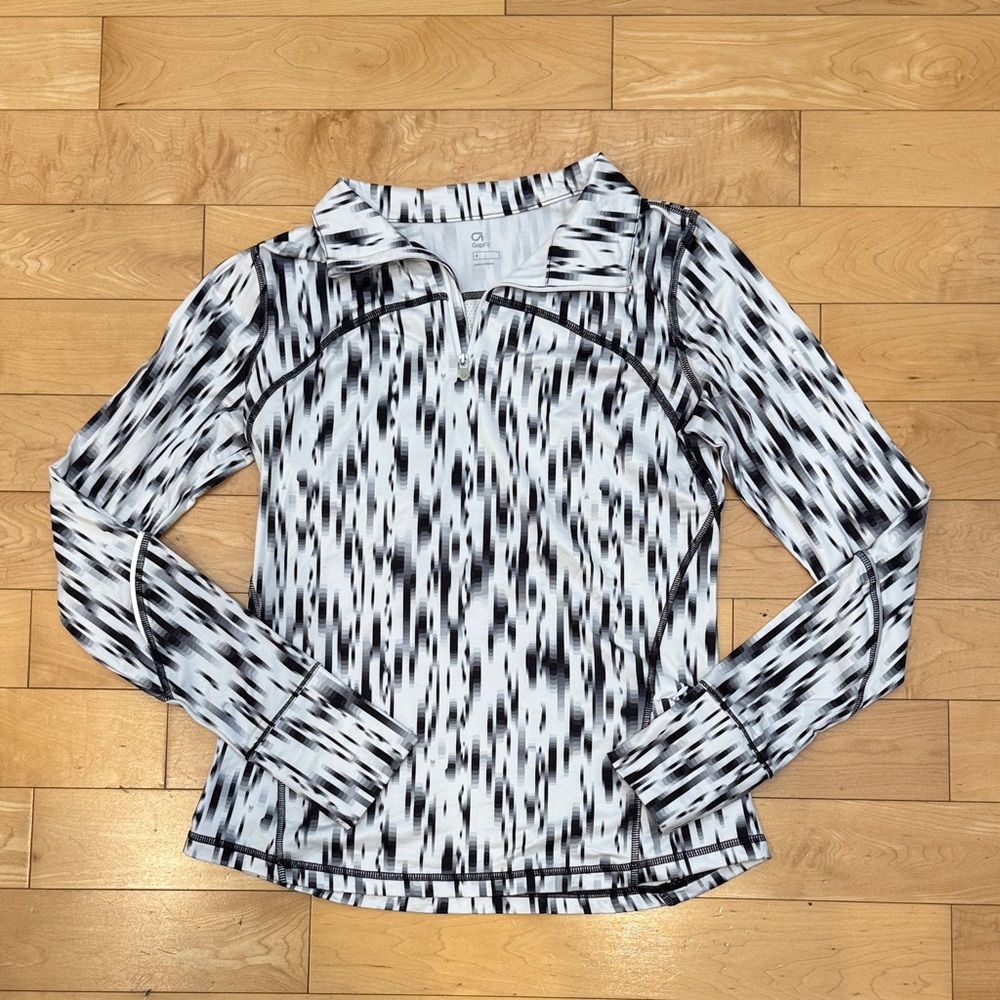 Woman’s GapFit Athletic long sleeve pull over